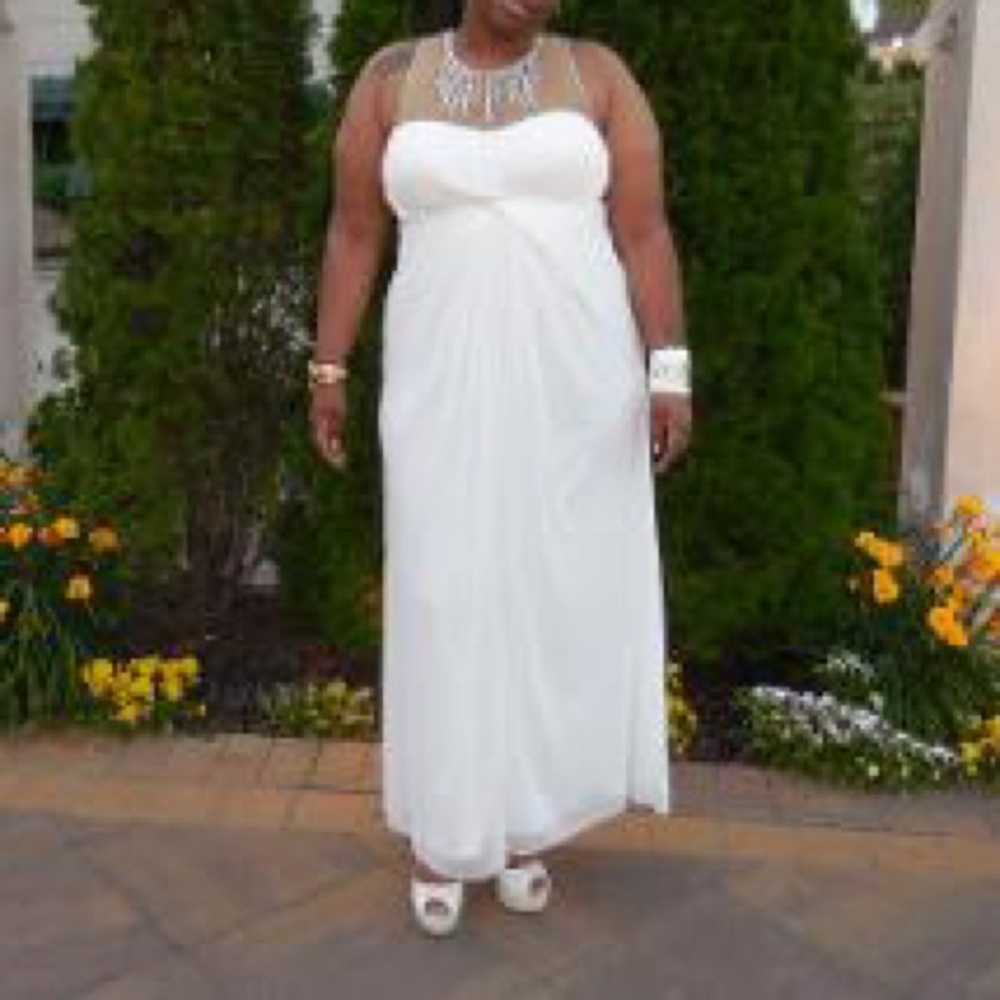 Ivory wedding dress